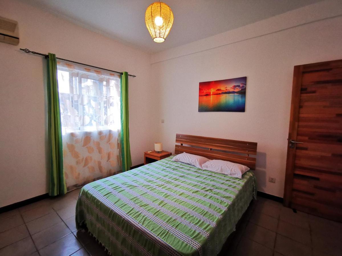 Oceanside Licenced Tourist Residence Flic-en-Flacq Extérieur photo