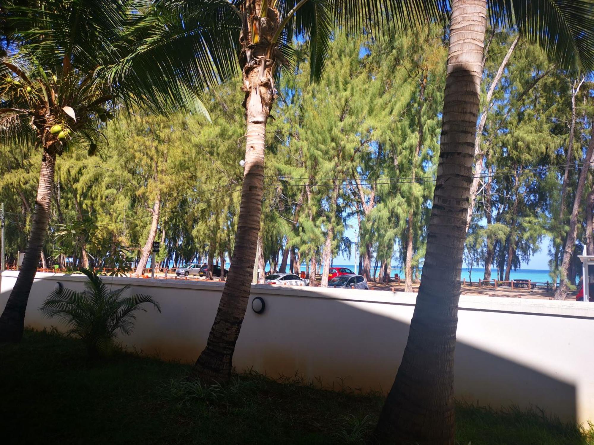 Oceanside Licenced Tourist Residence Flic-en-Flacq Extérieur photo